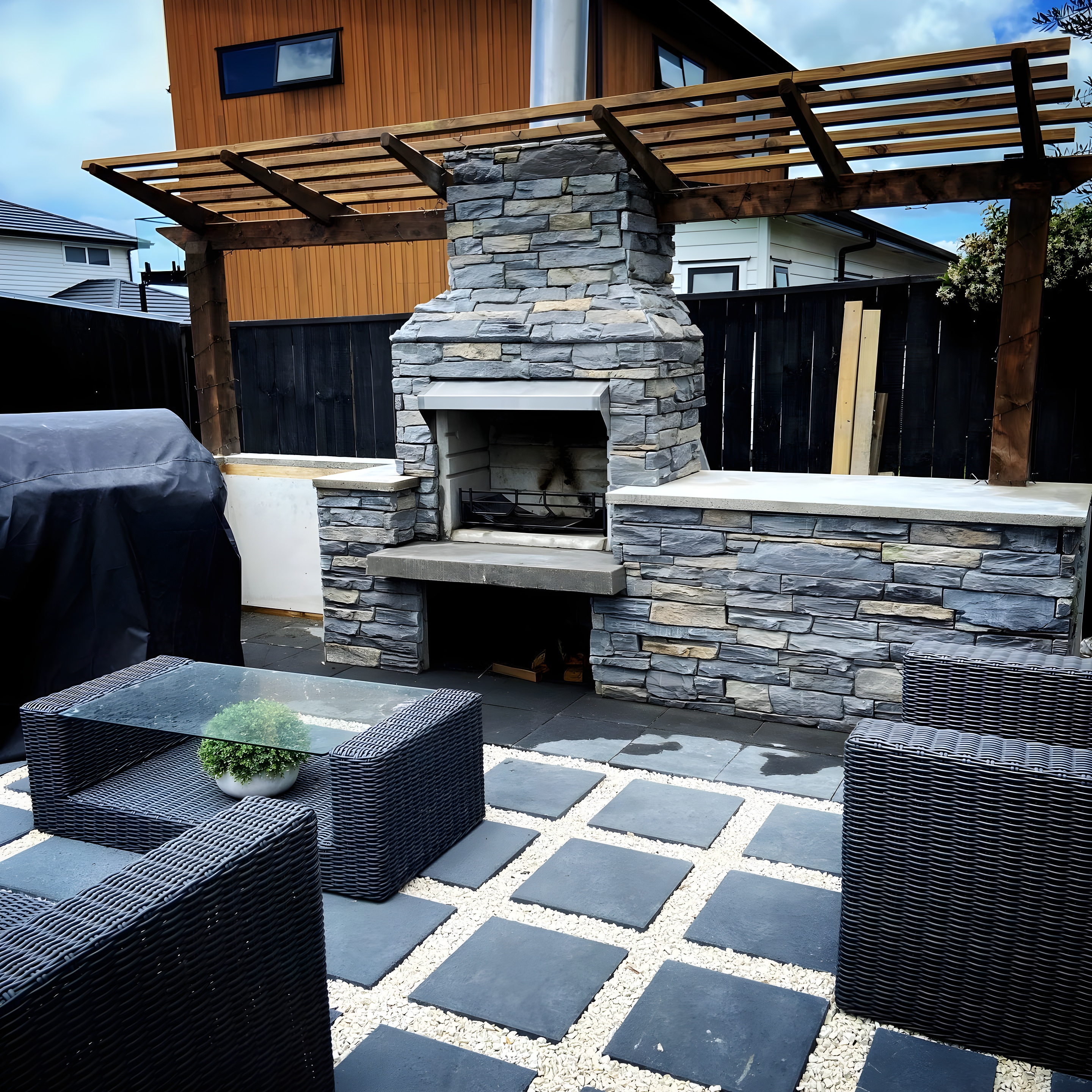 Outdoor fireplace